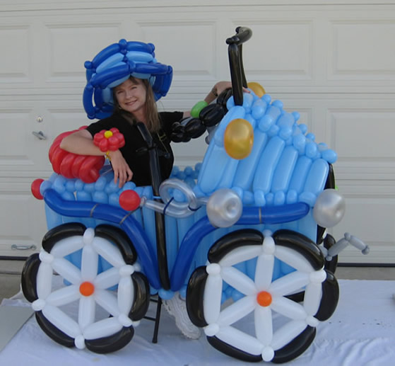 Balloon vintage car